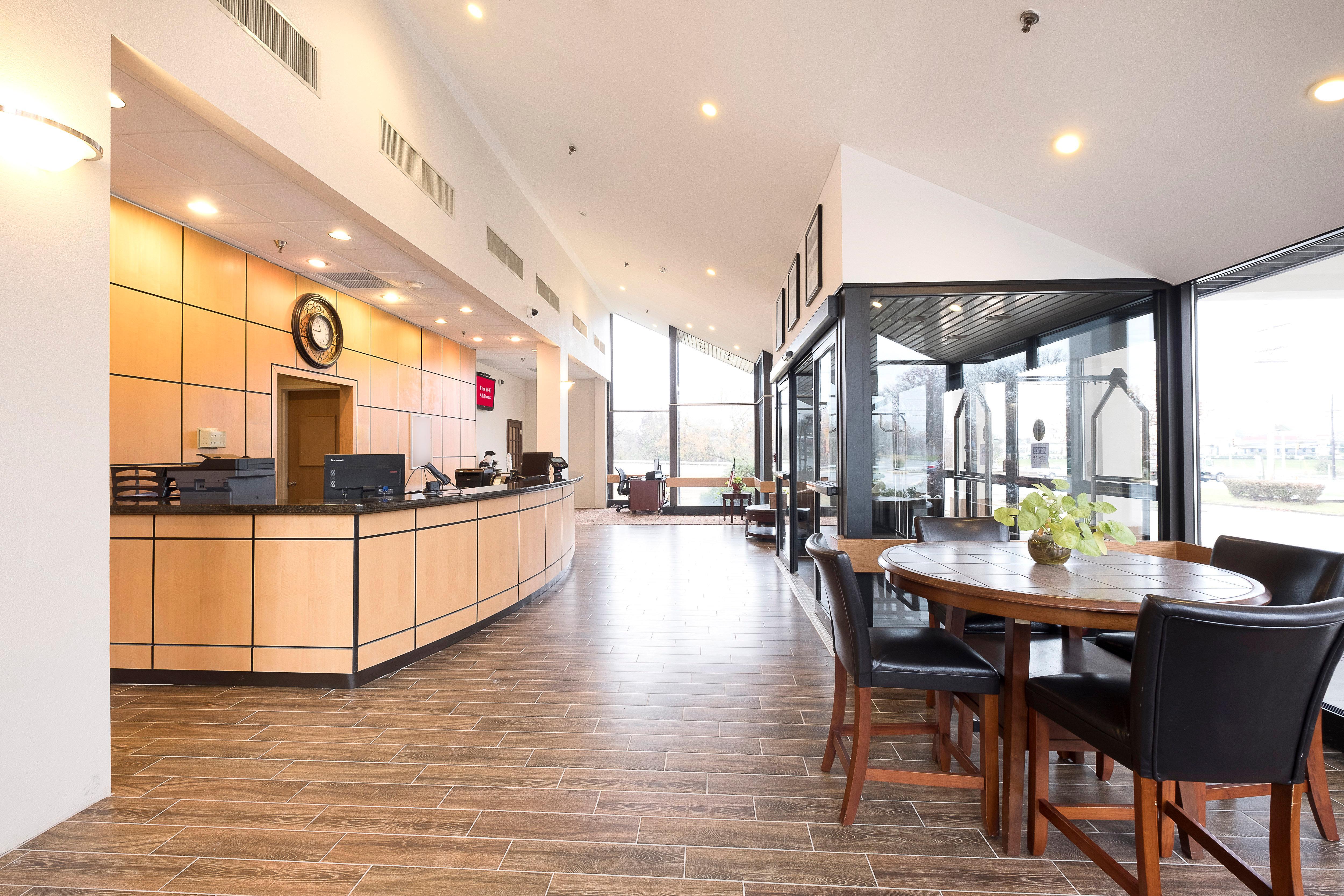 Red Roof Inn & Suites Mt Holly - Mcguire Afb Westampton Екстериор снимка