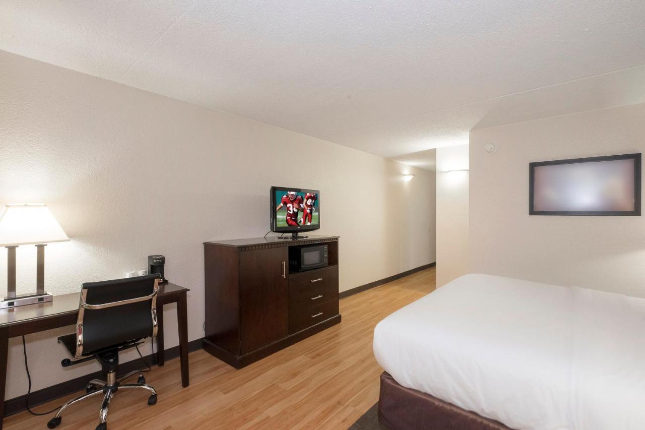 Red Roof Inn & Suites Mt Holly - Mcguire Afb Westampton Екстериор снимка