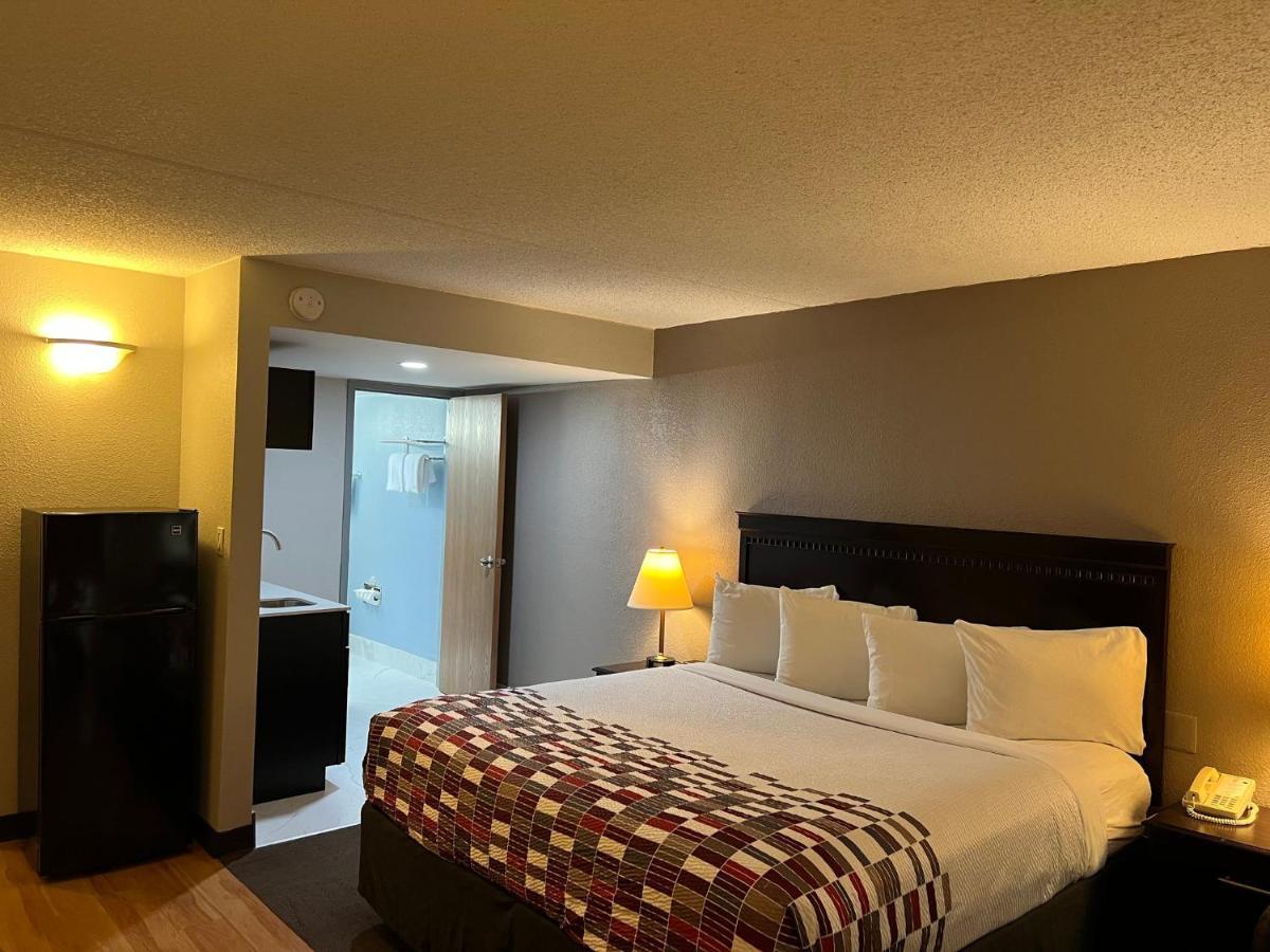 Red Roof Inn & Suites Mt Holly - Mcguire Afb Westampton Екстериор снимка