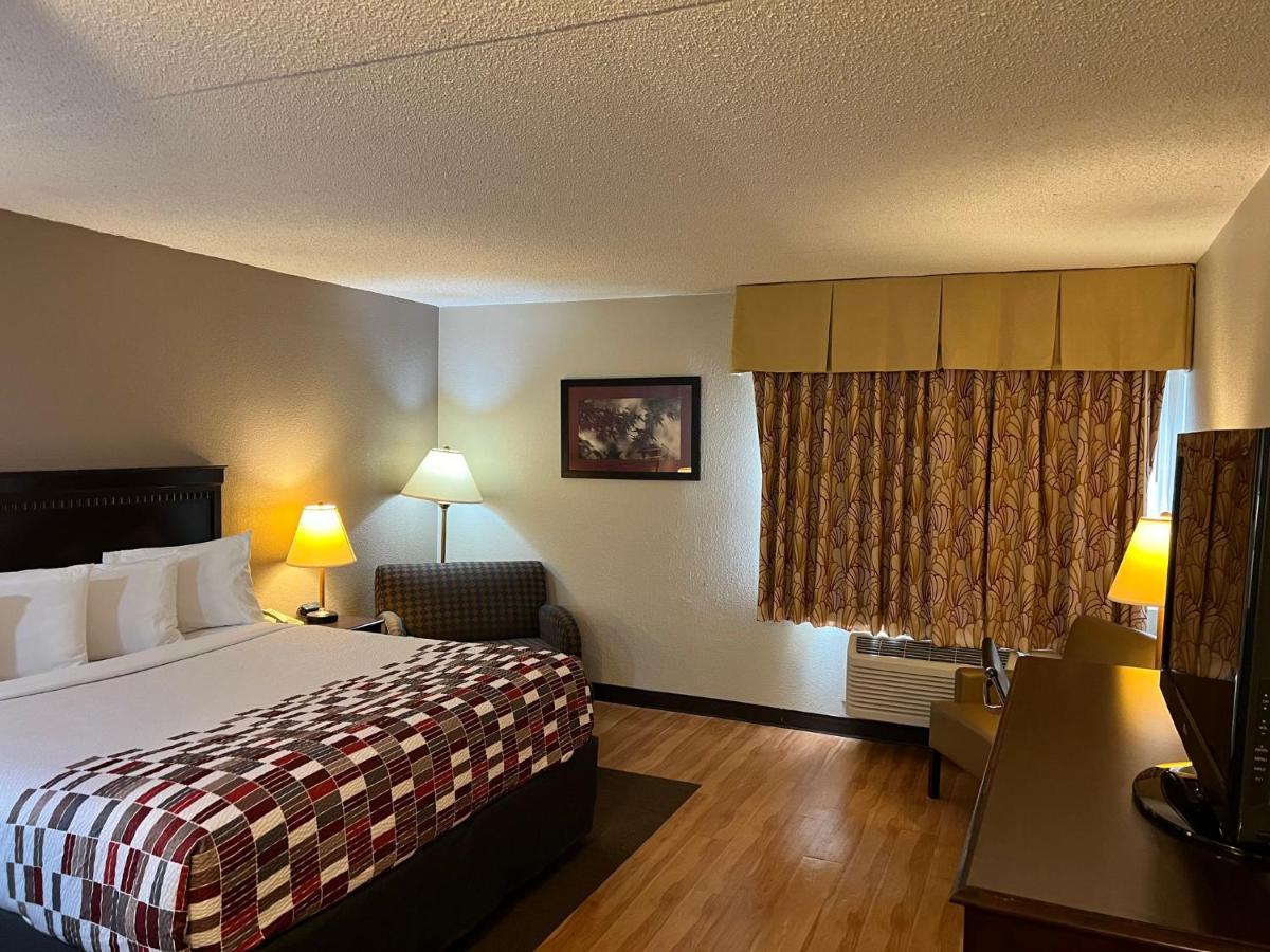 Red Roof Inn & Suites Mt Holly - Mcguire Afb Westampton Екстериор снимка