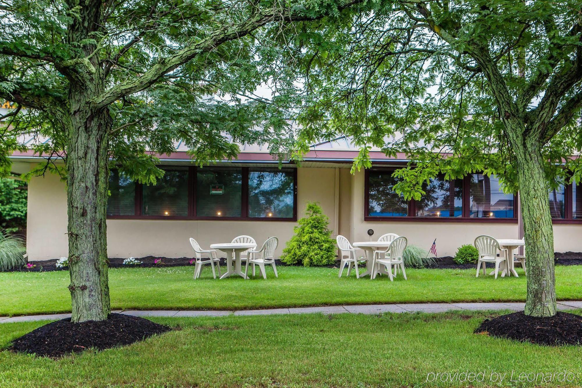 Red Roof Inn & Suites Mt Holly - Mcguire Afb Westampton Екстериор снимка