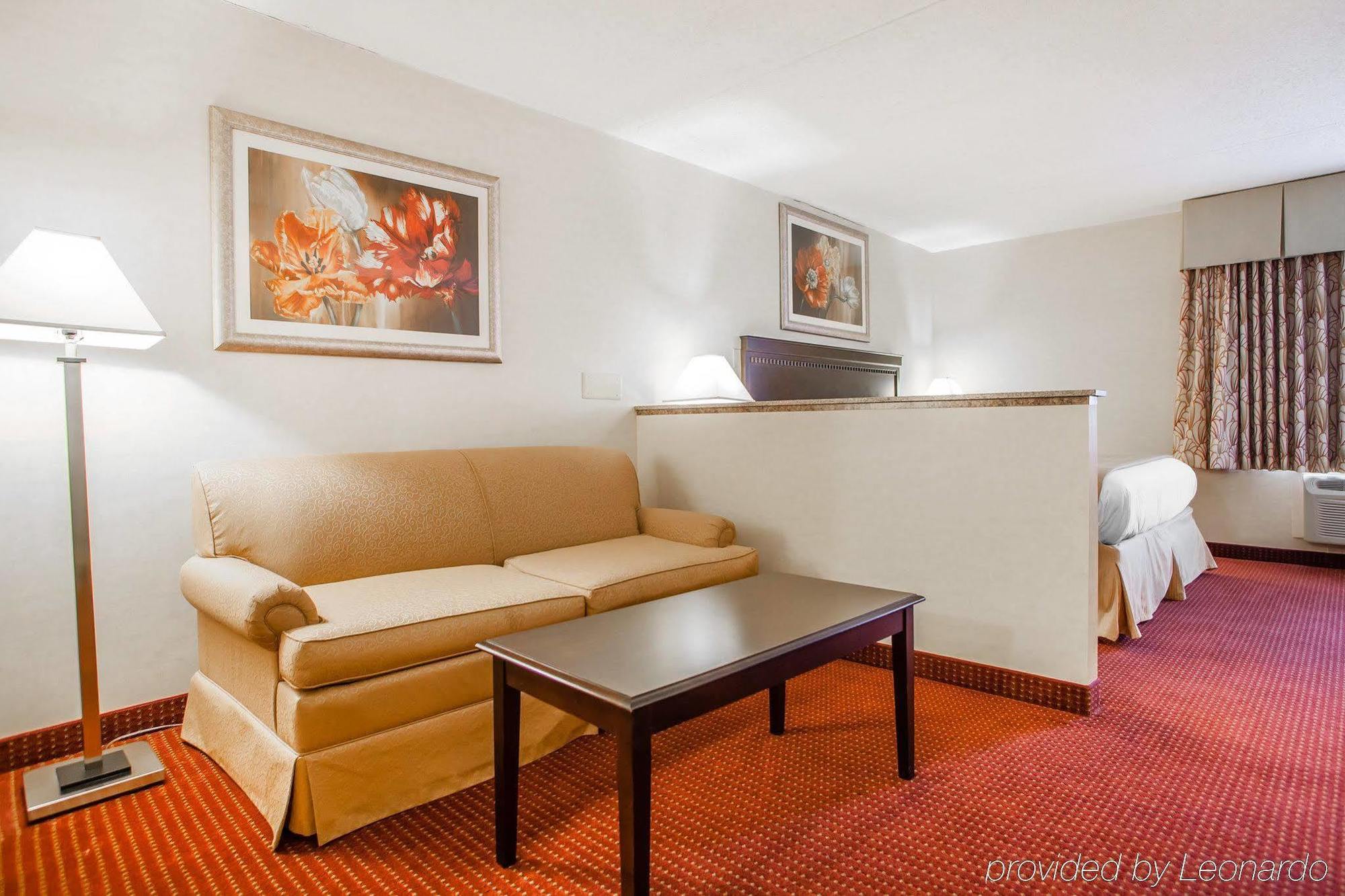 Red Roof Inn & Suites Mt Holly - Mcguire Afb Westampton Екстериор снимка